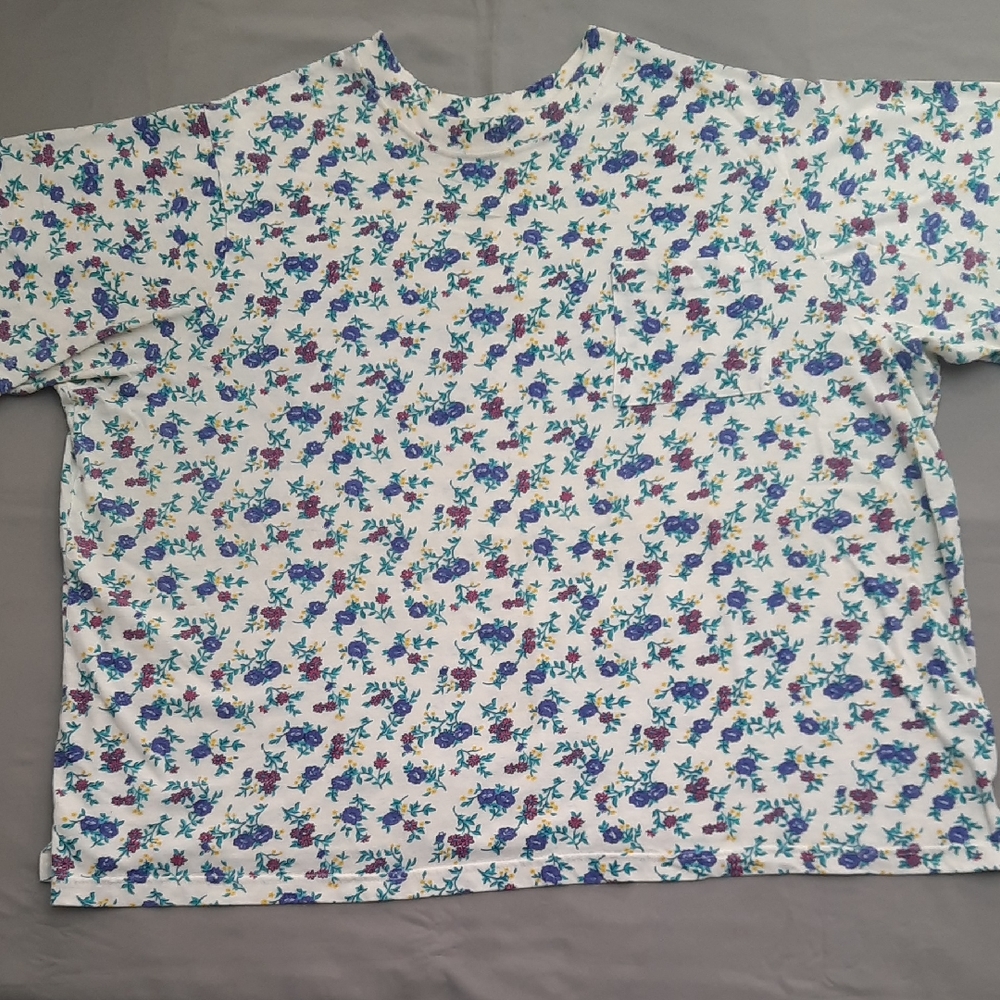 Floral Print T-Shirt with breast pocket - Size 4X